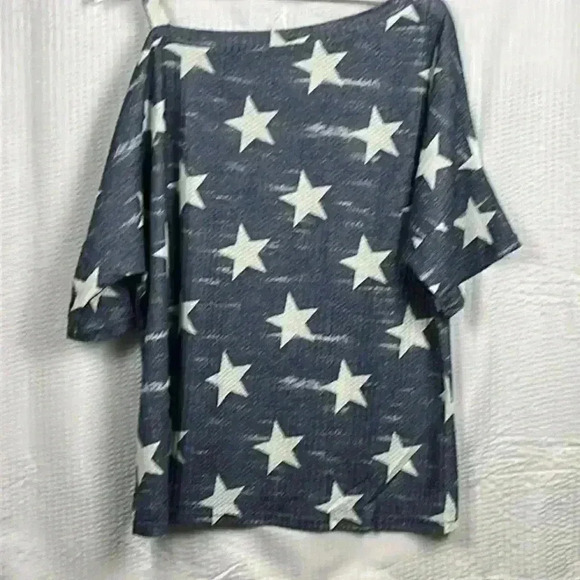 Women’s Blue Tee Shirt White Star Pattern Short Sleeves Shoulder Cutout 2XL - Picture 2 of 7